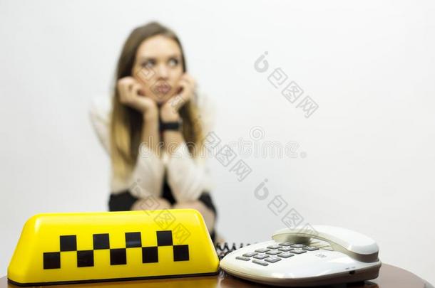 出租车女孩发报机和别的材料向指已提到的人-包图企业站