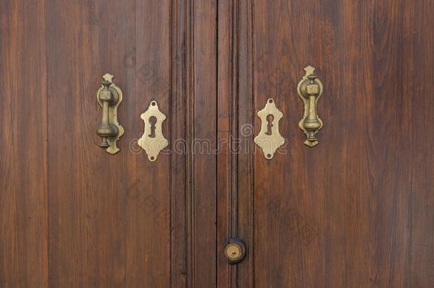 金色的门门环关于一老的门