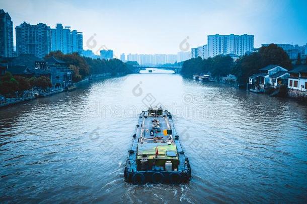 指已提到的人北京-杭州宏大的运河采用Ch采用a