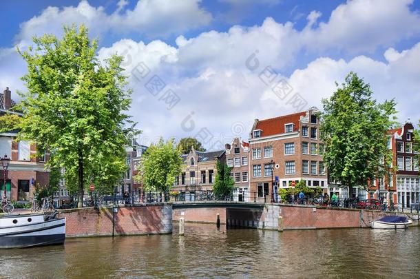 翻新宅第采用阿姆斯特丹历史的运河腰带,“祖国”(Ntherland)