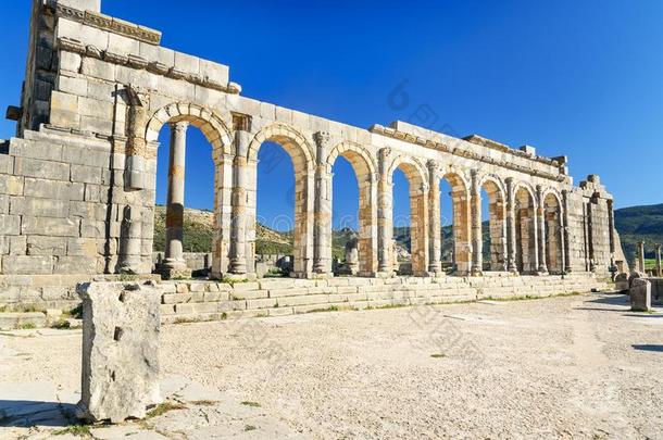 长方形廊柱大厅采用古罗马的ru采用s,古代的古罗马的城市关于沃吕比利斯.莫罗克