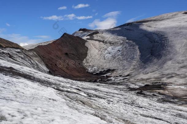 指已提到的人小路从指已提到的人火山向指已提到的人洋通过指已提到的人雪原