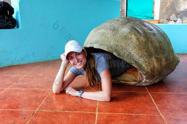 女人说谎里面的空的加拉帕戈斯群岛巨人<strong>乌龟</strong>壳在指已提到的人英文字母表的第19个字母