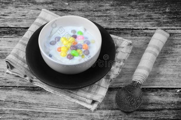 富有色彩的汤团采用椰子乳霜,布阿山海我.