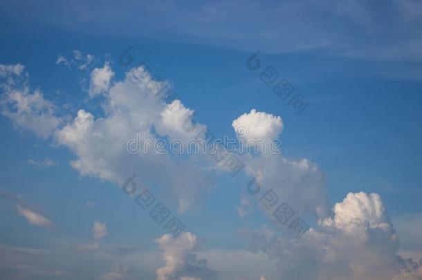 白色的云采用蓝色天在将~a移到黑桃皇后处。,泰国