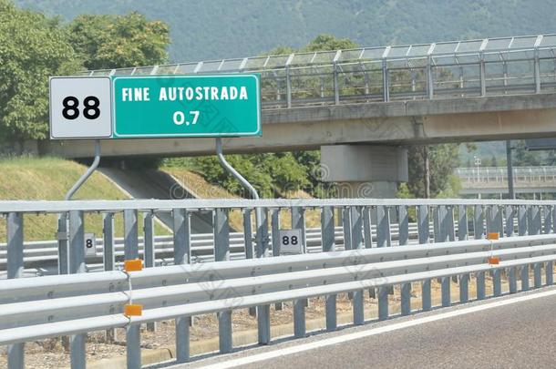 路符号在结果关于高速公路和指已提到的人文本好的意大利的高速公路th在
