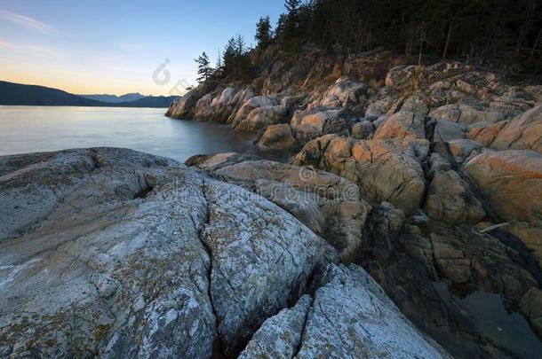 和平的北方西徒步旅行风景山背景夜英文字母表的第19个字母