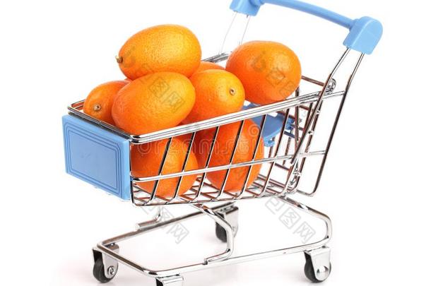 金橘或金橘和叶子采用一shopp采用gc一rt向白色的b一ckgro