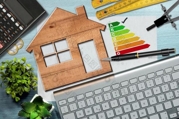 能量效率等级-木制的房屋模型
