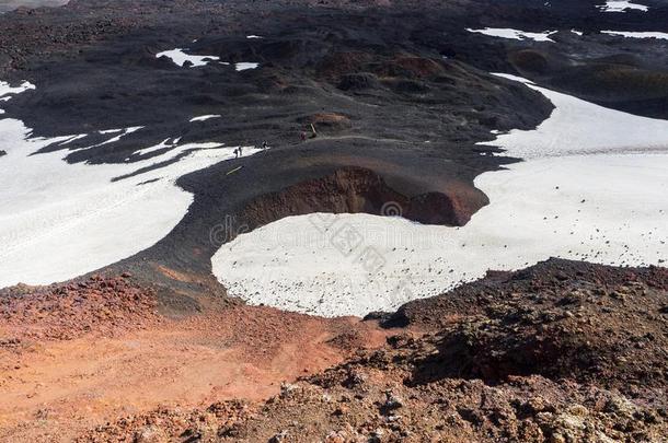 艾雅法拉火山火山火山口,满的和雪