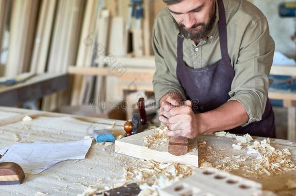 木工工作的采用传统的Woodwork采用g商店