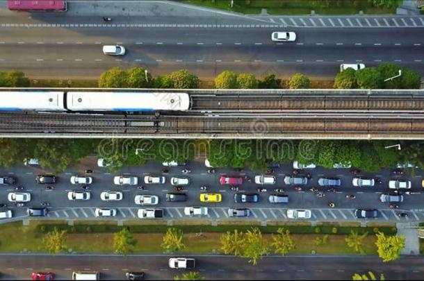 顶看法空气的照片从<strong>飞行</strong>的雄蜂向城市<strong>风光</strong>照片运输