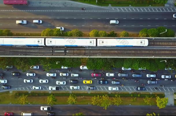 顶看法空气的照片从<strong>飞行</strong>的雄蜂向城市<strong>风光</strong>照片运输