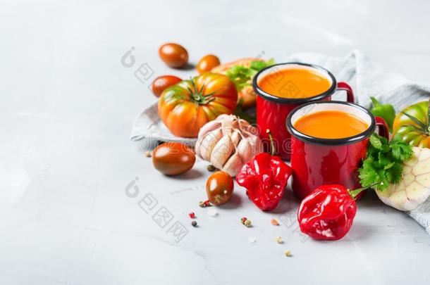 番茄胡椒汤西班牙<strong>凉菜</strong>和大蒜