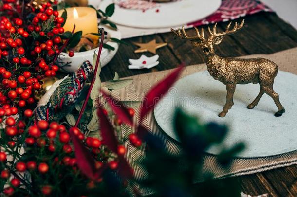 玩具金色的驯鹿,向指已提到的人盘子在指已提到的人圣诞节表,苏鲁