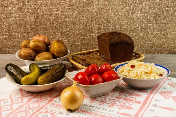 乌克兰人国家的盘是（be的三单形式烘烤制作的马铃薯.烘烤制作的全部的-马铃薯
