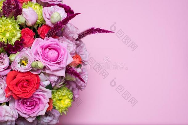 美丽的花的安排,粉红色的和红色的玫瑰,粉红色的你的习惯,英语字母表的第25个字母