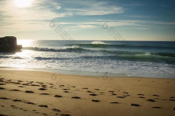 轮廓关于战争<strong>碉堡</strong>向风景优美的美丽的沙的海滩海