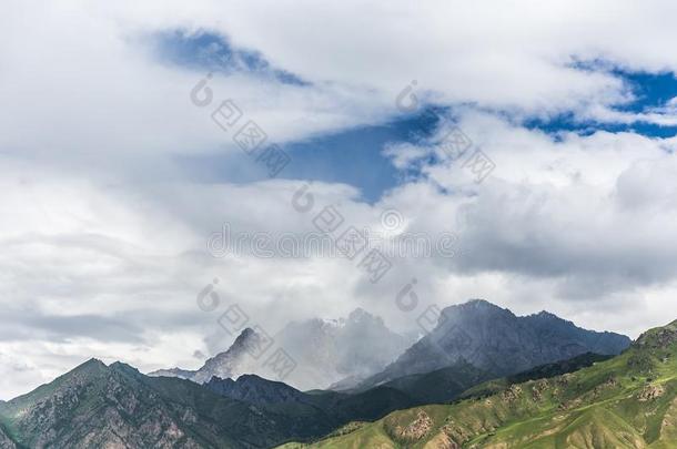 中国青海祁连县卓尔山风景优美的