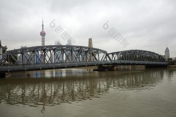 劫掠去作水手城市地平线和桥,中国