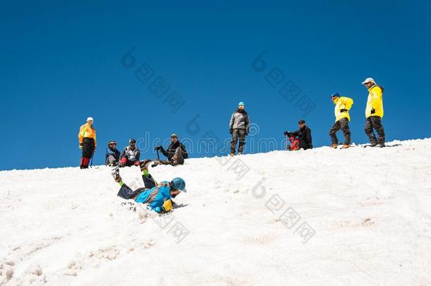 学问向滑适当地向一斜坡或gl一cier和一n冰一x