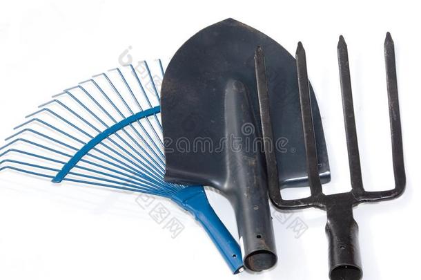 园艺工具,铁锹,餐叉和耙子向白色的背景