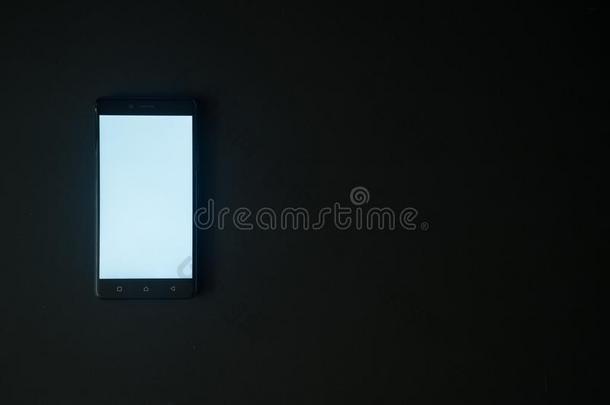 智能手机屏幕向黑的背景.