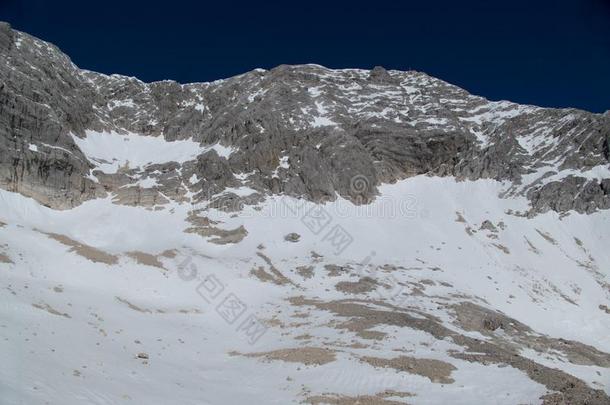 秋徒步旅行向<strong>赚钱</strong>的产品或生产普里尔山