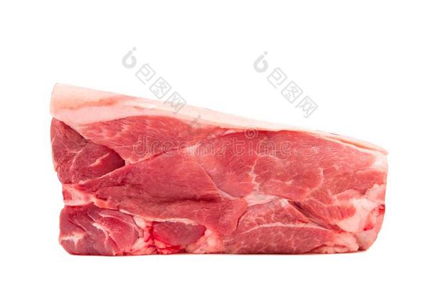 新鲜的猪肉火腿向一白色的b一ckground