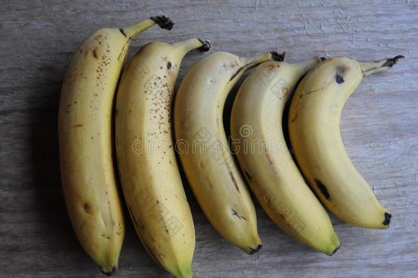 5一件香蕉成果向表