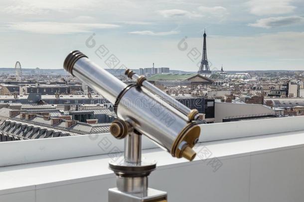 双筒望远镜望远镜和看法向巴黎