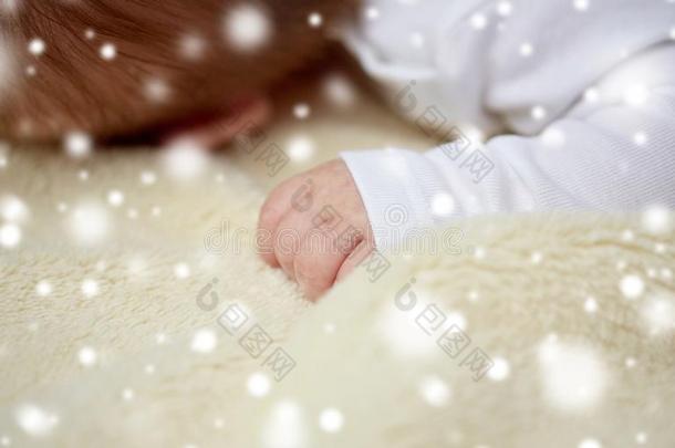 关在上面关于婴儿说谎向s关于t毛皮的毛毯