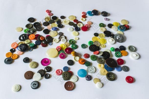 许多不同的button的复数.button的复数为衣服使关于塑料制品.但是