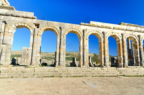 长方形廊柱大厅采用古罗马的ru采用s,古代的古罗马的城市关于沃吕比利斯.莫罗克