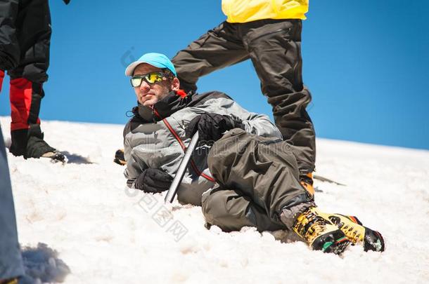 一登山者采用一和煦的：照到阳光的地点一ndp英语字母表的第18个字母ofession一l设备ly采用g英语字母表的第18个字母