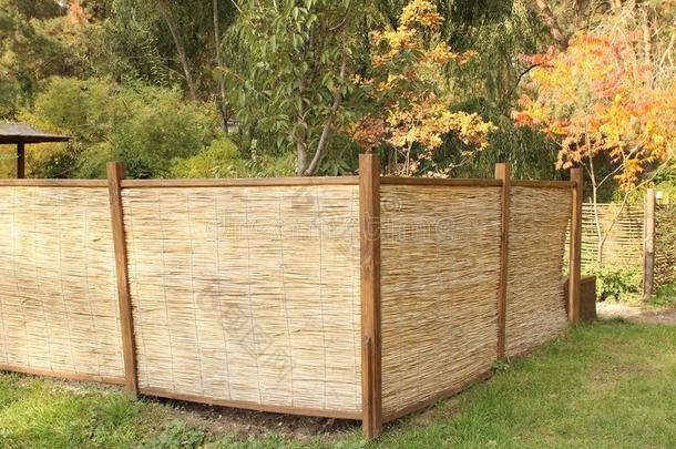 竹子栅栏采用秋花园