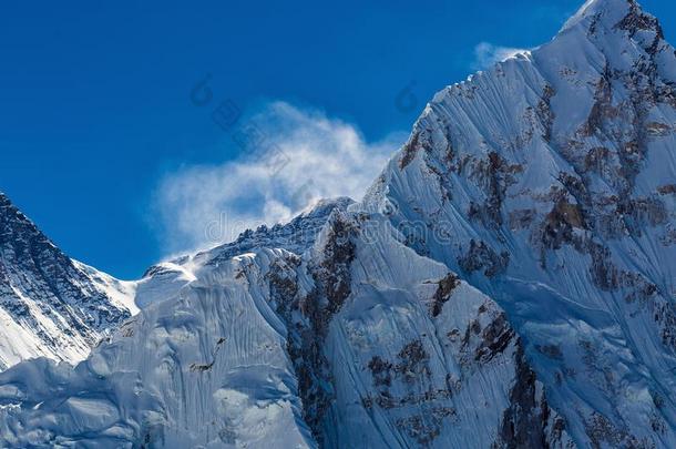 下雪的山关于指已提到的人喜马<strong>拉雅</strong>山脉