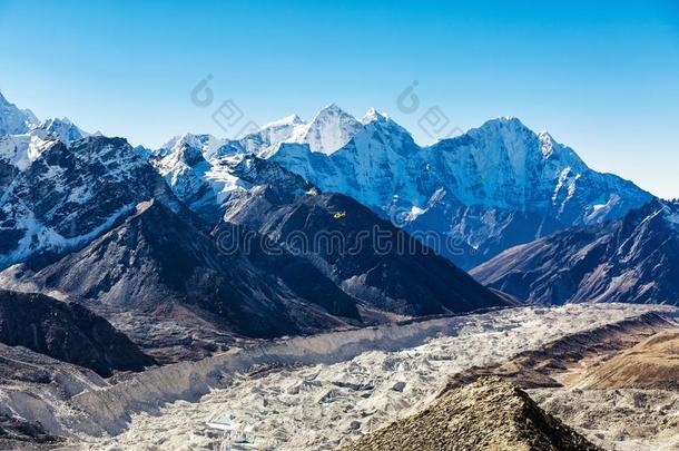 下雪的山关于指已提到的人喜马拉雅山脉