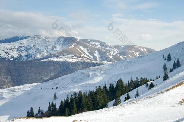 山峰关于阿祖加山,罗马尼亚.