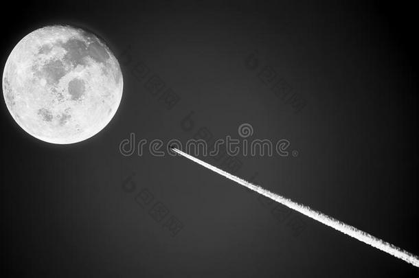 浪漫的关于黑的和白色的照片关于飞我向指已提到的人月亮.
