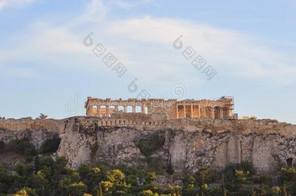 雅典,希腊.古希腊城市的卫城岩石和万神庙