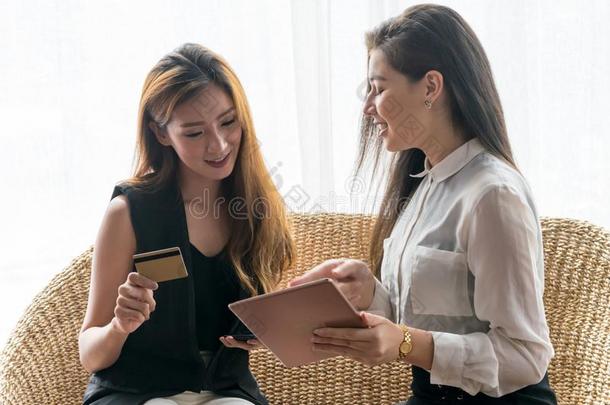 女人购物在线的