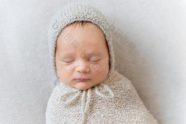 可爱的婴儿睡眠束缚采用一wr一p,关-在上面