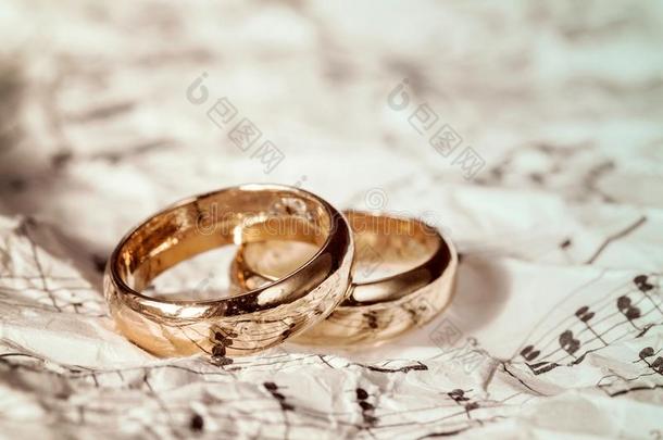婚礼戒指向老的纸音乐