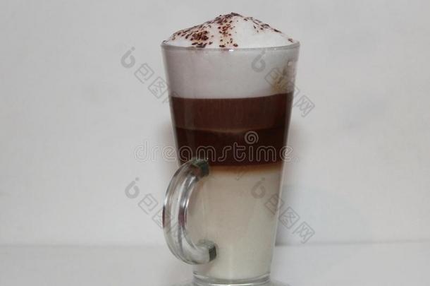 卡普契诺咖啡采用身材高的玻璃和条纹