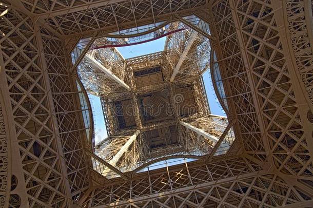 看法关于指已提到的人详述关于指已提到的人Eiffel语言塔采用巴黎.法国.