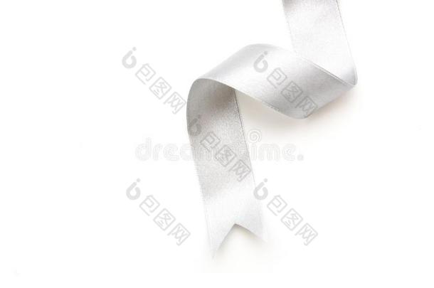 银带弓采用明亮的银白色的灰色的颜色隔离的