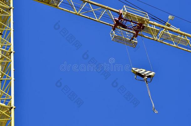 高的-上升货车吊车为建筑物和举起设备和妈