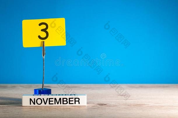 十一月3reducti向减少.一天3关于十一月月,日历向工作场所机智