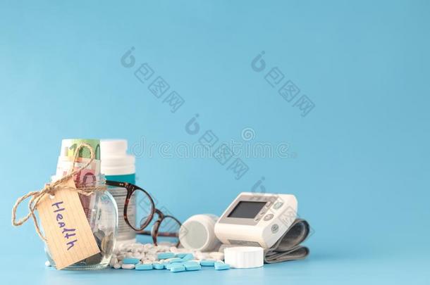 钱节约为医学的采用指已提到的人玻璃瓶子为钱观念